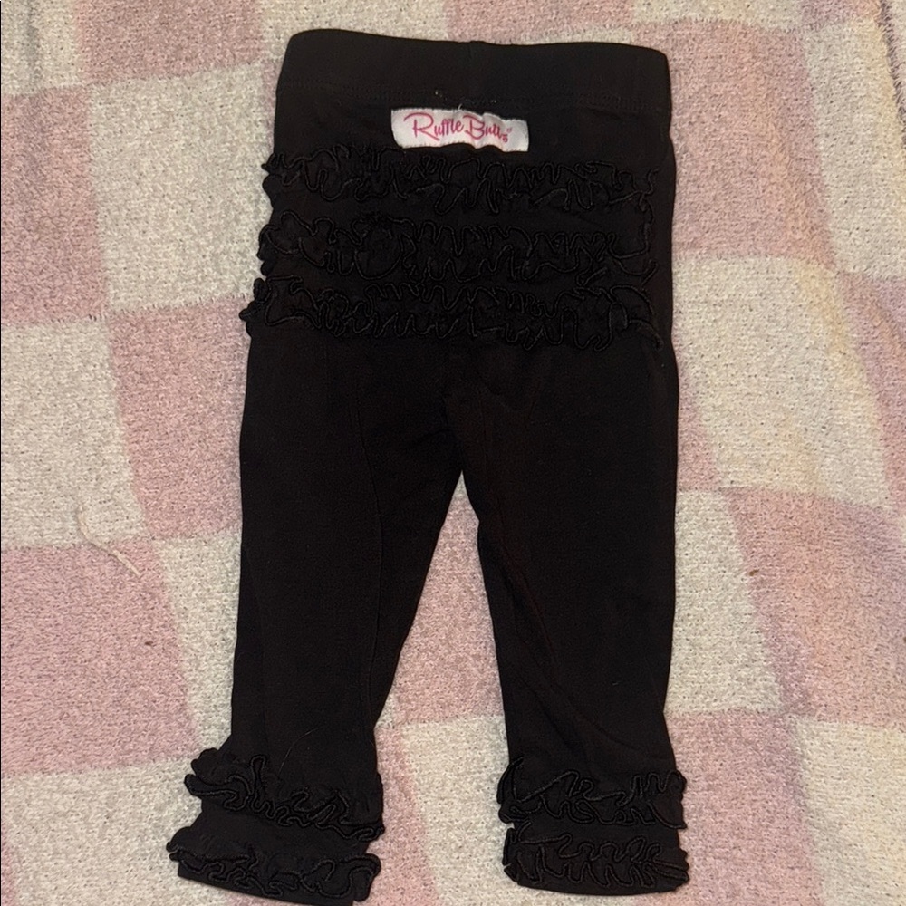 Ruffle Butts| Black Ruffle Legging - Picture 4 of 7